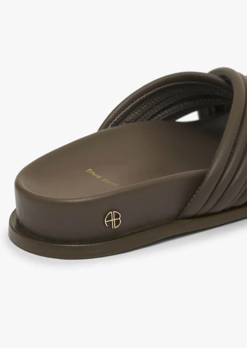 Ipanema Slides - Date